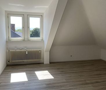 Erstbezug nach Renovierung! Sonnige 2- Zimmer- Wohnung - Großzügig geschnitten! - Foto 1