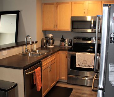 2 Br + Den Condo In Panorama Hills W/ Undgr. Parking & In Suite Laundry. - Photo 6