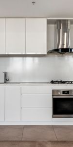 Modern 2 bedroom apartment with great views - Photo 4