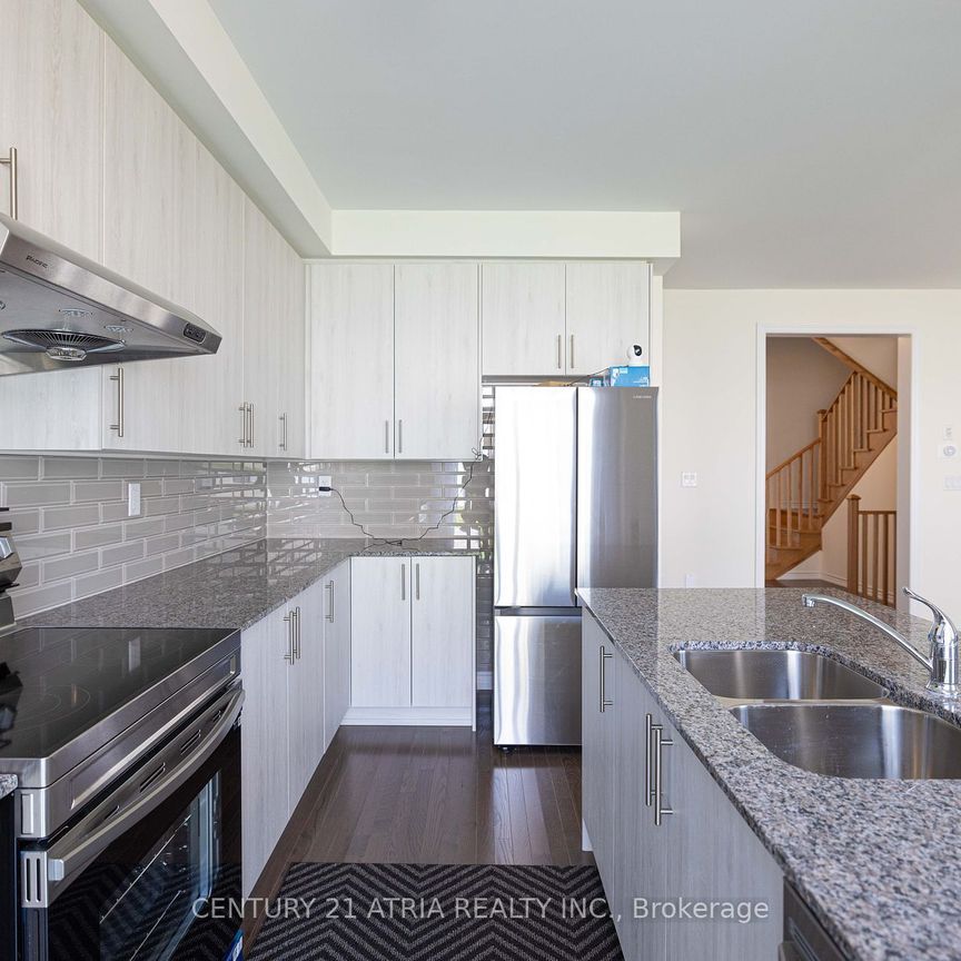 For Lease - 12 Fish Drive, Aurora, Ontario - Photo 1