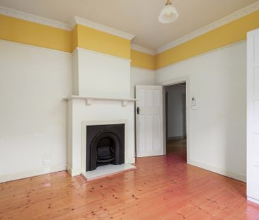 Charming Californian Bungalow with Character, Comfort and Space - Photo 1
