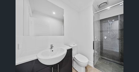 MODERN TWO BEDROOM DUPLEX IN QUIET STREET - Photo 2