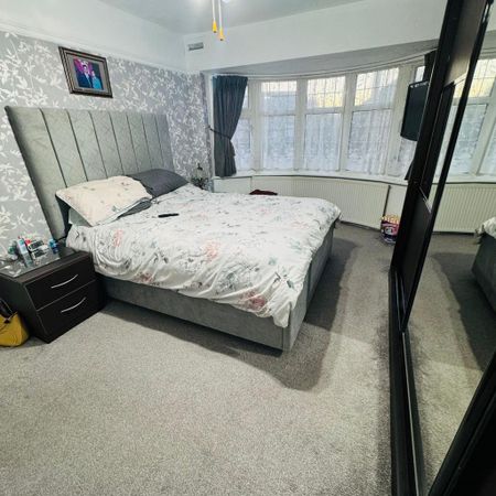 5 bedroom terraced house to rent - Photo 4
