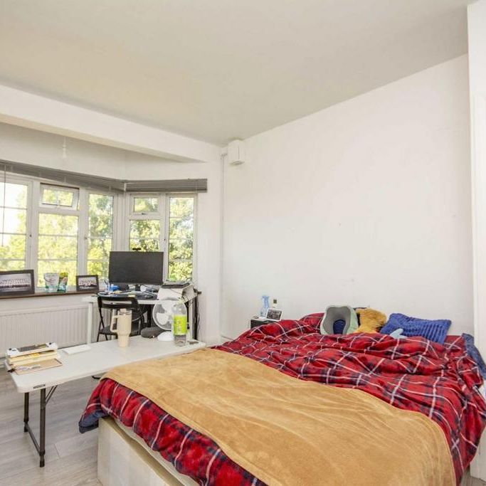 3 bedroom flat to rent - Photo 1