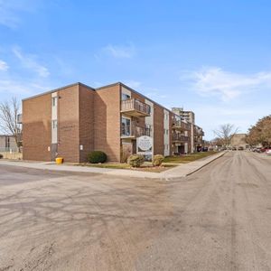 Riverview Park Apartments - Photo 2