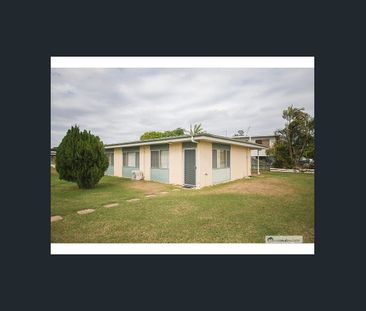 1/2 Whitman Street, Park Avenue, Qld 4701 - Photo 3