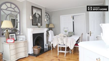 Room for rent in 5-bedroom apartment in Blackthorn, Dublin - Photo 2