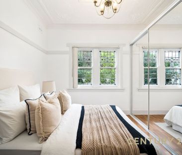 Large Three Bedroom House - Photo 3