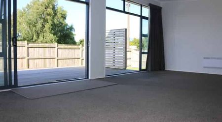 Spacious 4-Bedroom Home for Rent – Prime Feilding Location - Photo 5