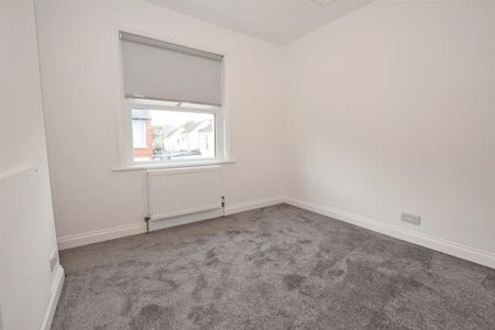 2 bedroom semi-detached house to rent - Photo 4