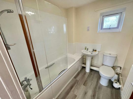 Flat to rent on - Photo 1