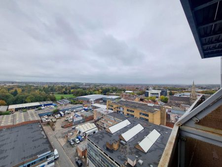 2 bedroom flat to rent - Photo 2