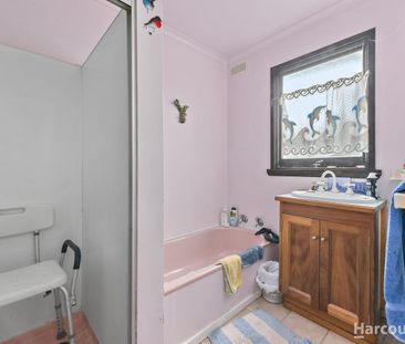 Comfortable Family Home with Solar Savings! - Photo 6