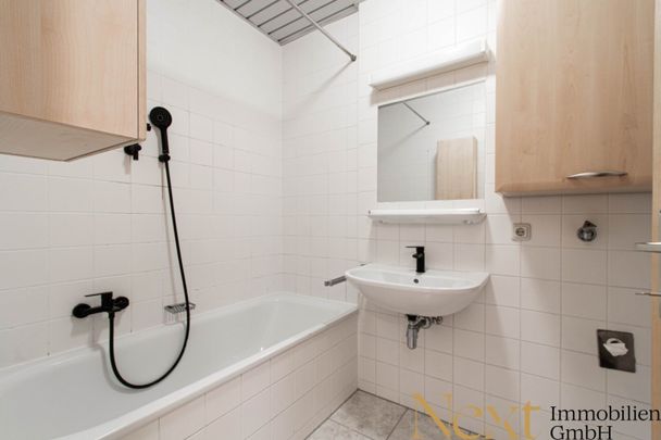 Gepflegte 3-Zimmer-Wohnung inkl. Einbauküche, Terrasse und Garage in Traun zu vermieten! - Photo 1