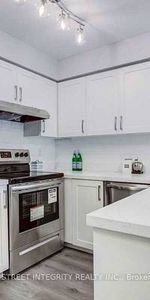 Yonge/Finch-Luxury Bright 2Bd 2Bath many upgrades thru unit - Photo 4