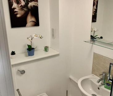 2 bedroom flat share to rent - Photo 3
