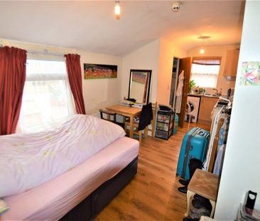 Studio Flat, Vincent Road, N15 - Photo 1