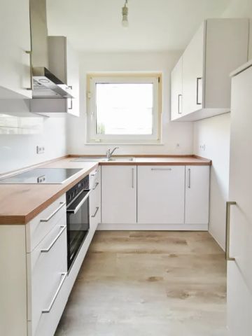 Wiesbaden-Schierstein Rheinnähe: Top sanierte 2 Zimmer-Wohnung mit Balkon, Keller und Speicher! - Photo 4