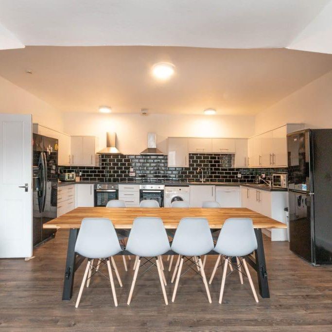 8 bedroom flat share to rent - Photo 1