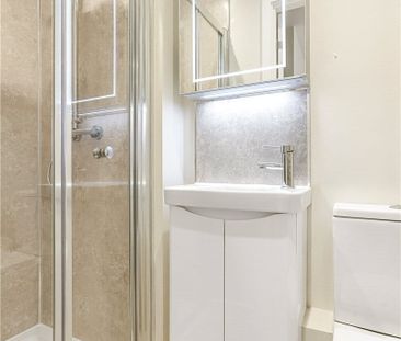 A newly built modern apartment situated on the ground floor with a ... - Photo 2