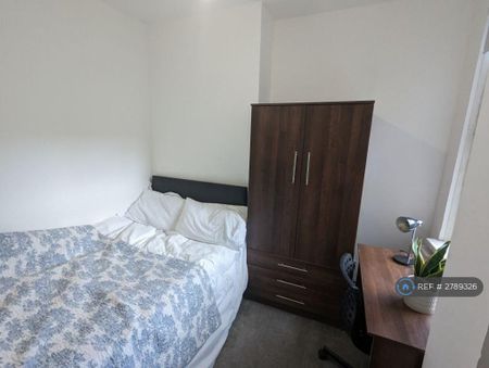 4 bedroom terraced house to rent - Photo 4