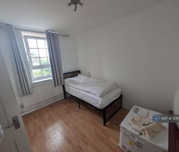 4 bedroom flat to rent - Photo 3