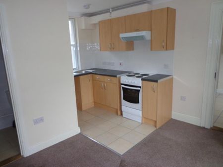 1 bedroom ground floor flat to rent - Photo 4