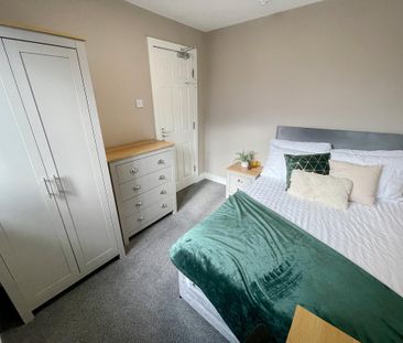 6 bedroom terraced house to rent - Photo 1