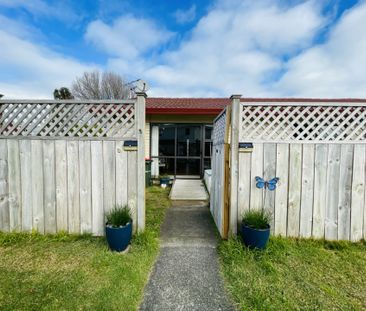 2 BEDROOM - GARAGE - FULLY FENCED - Photo 3