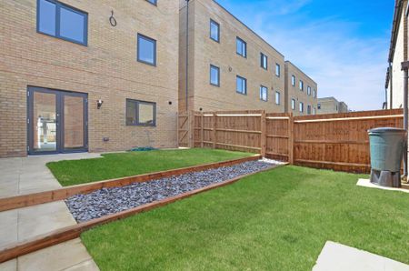 5 bedroom semi-detached house to rent - Photo 3