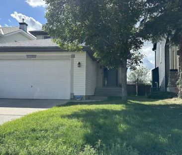 Beautiful Somerset single house with garage - available Oct. 1st | Calgary - Photo 1