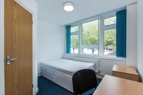 Jassi Halls, Portsmouth - Photo 1