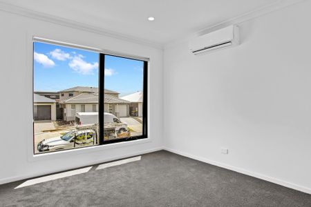 9 Oasis Place Clyde North VIC - Photo 3