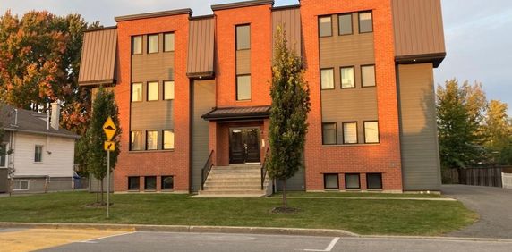 4 1/2 à louer Charlemagne 1er déc - Photo 2