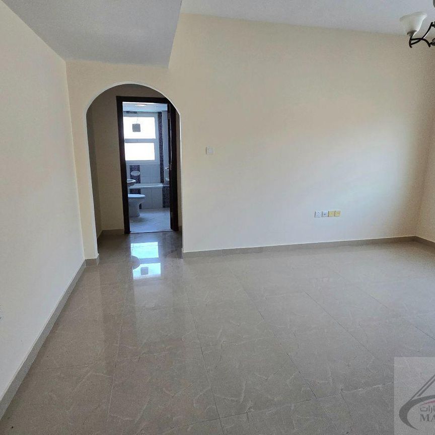 Prime location cheap 1BR available with parking - Photo 1