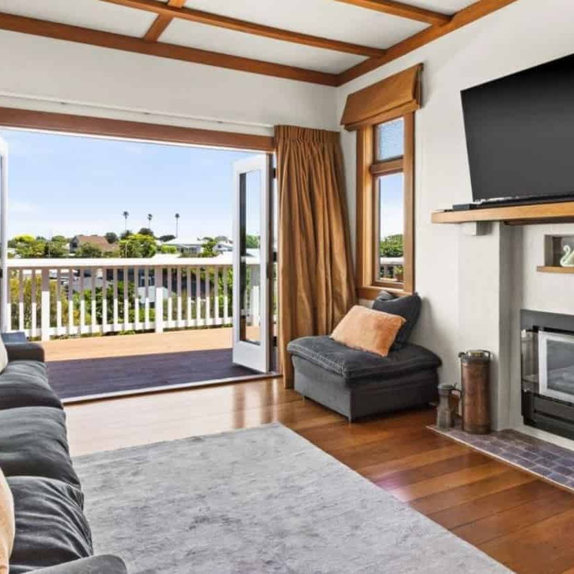 Immaculate Hilltop Bungalow - Ocean Views - Photo 1