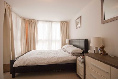 Water Gardens Square, London, SE16 6RF - Photo 3