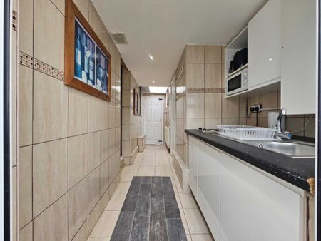 Price £1,150 pcm - Available Now - Part Furnished - Photo 4