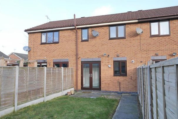 2 bedroom mews to rent - Photo 1