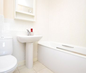 Maybury Road, Woking, Surrey, GU21 5JD - Photo 6