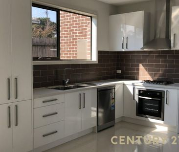 Stylish Comfort in a Prime Noble Park Location - Photo 6