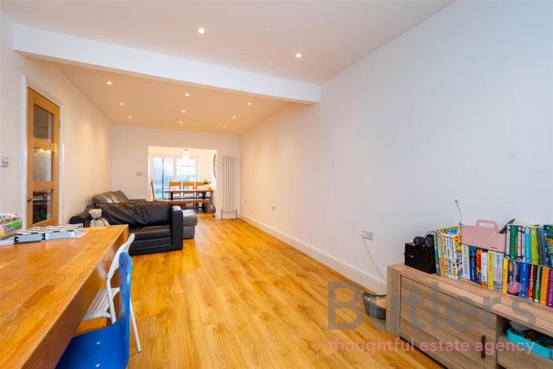 3 bedroom semi-detached house to rent - Photo 1