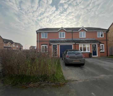 3 bedroom Semi-Detached House to let - Photo 1