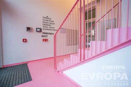 Nabízíme Vám k pronájmu moderní byt o dispozici 1+kk a velikosti 28,5 m - Photo 4