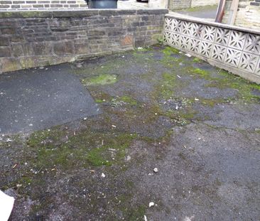 Emscote Place, Halifax - Photo 4