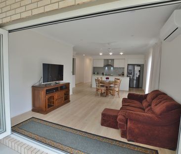 Low Maintenance Family Home - Photo 1