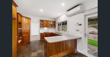 Space, Serenity and Sweeping Views - Photo 5