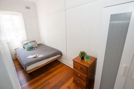 CONVENIENTLY LOCATED FOUR BEDROOM APARTMENT. - Photo 4