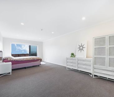 Sun-Filled Modern 3 Bedroom Home in Hobsonville! - Photo 6