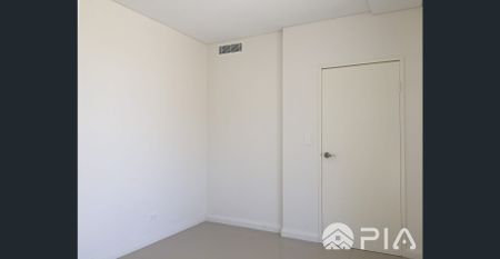 Modern 3-Bedroom Apartment with Spacious Courtyard - Prime Location! **1-week free rent**!!! - Photo 5